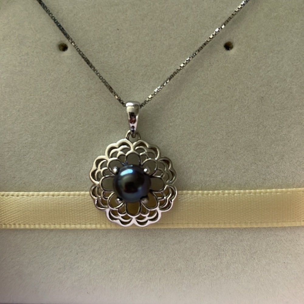 It’s Pearl Time Sterling Silver Black Pearl Flower Necklace